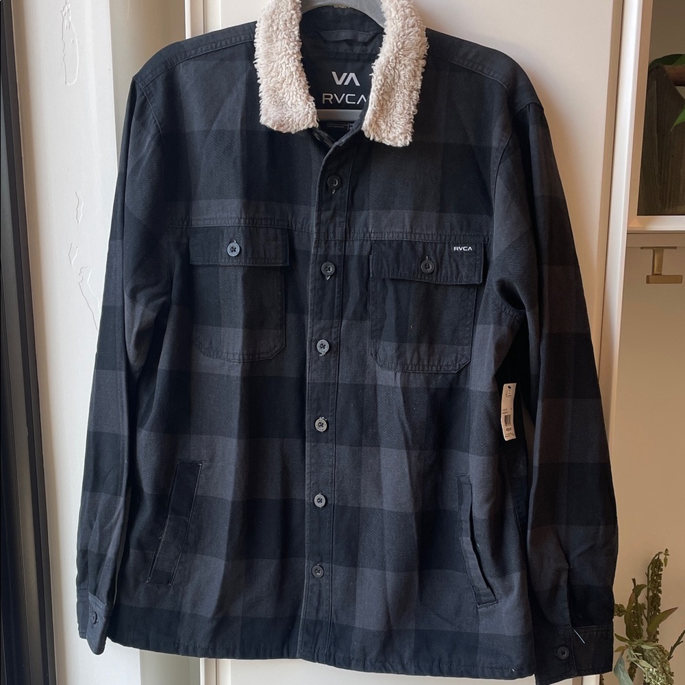 RVCA Range Buffalo Check Men's Jacket. Lined w/ Faux Sherpa Collar. 100% Cotton.